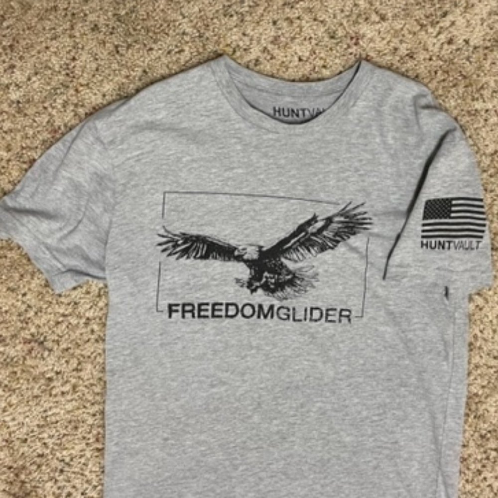 “FREEDOMGLIDER” Huntvault  Gray Graphic Short Sleeve T-shirt - S - Unisex